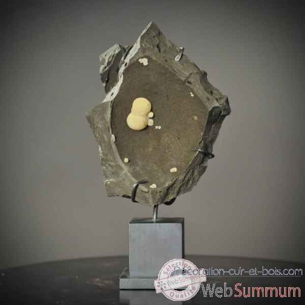 Calcite sur basalte (italie) Objet de Curiosite -PUMI398-3
